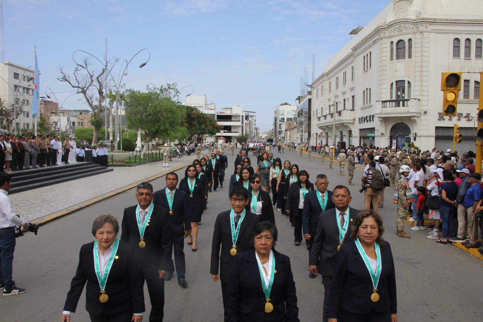 Participación en el Izamiento del Pabellón Nacional